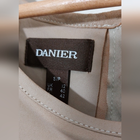 Danier Beige Leather Tshirt/Top - Picture 4 of 7